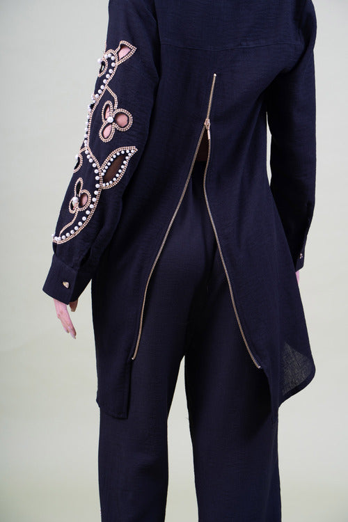 Wide Shirt cut out and pearls