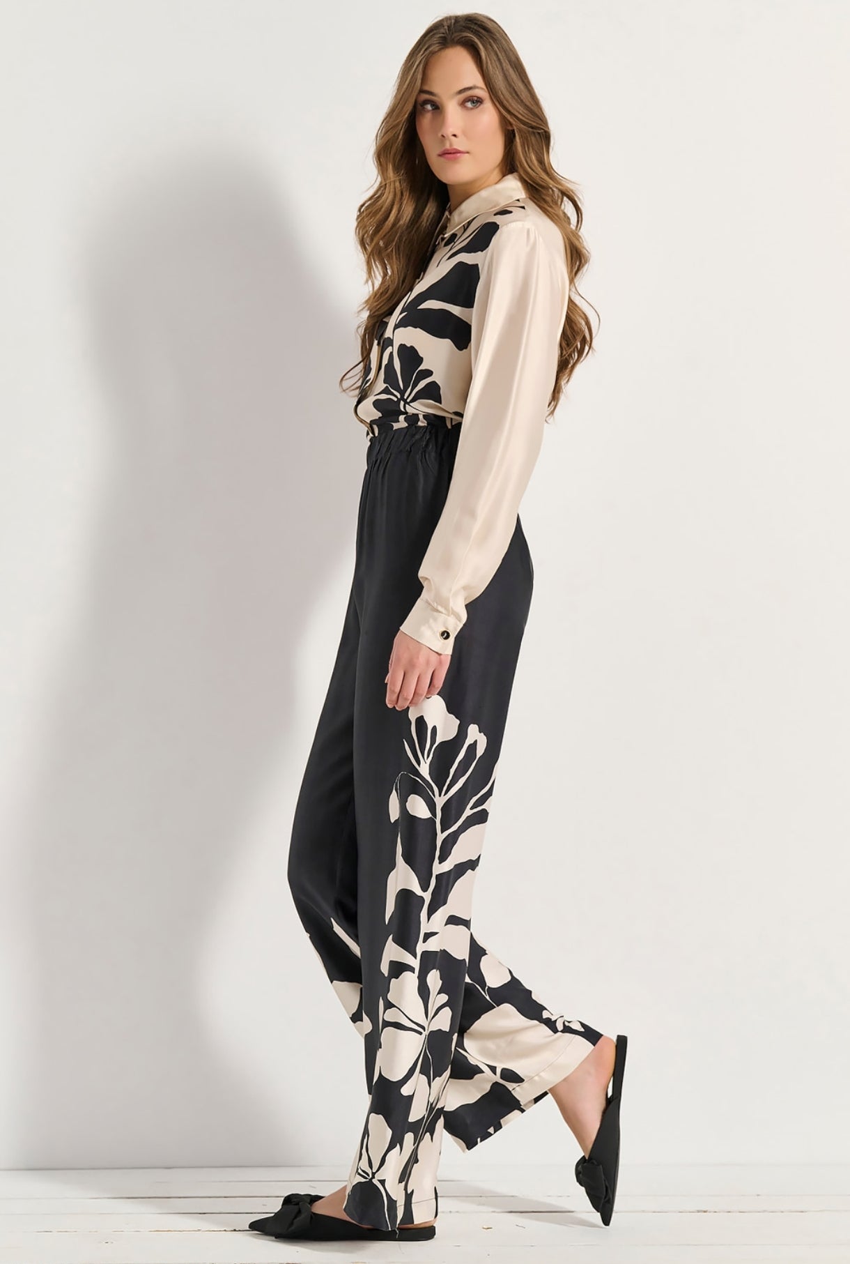 Wide-leg trousers