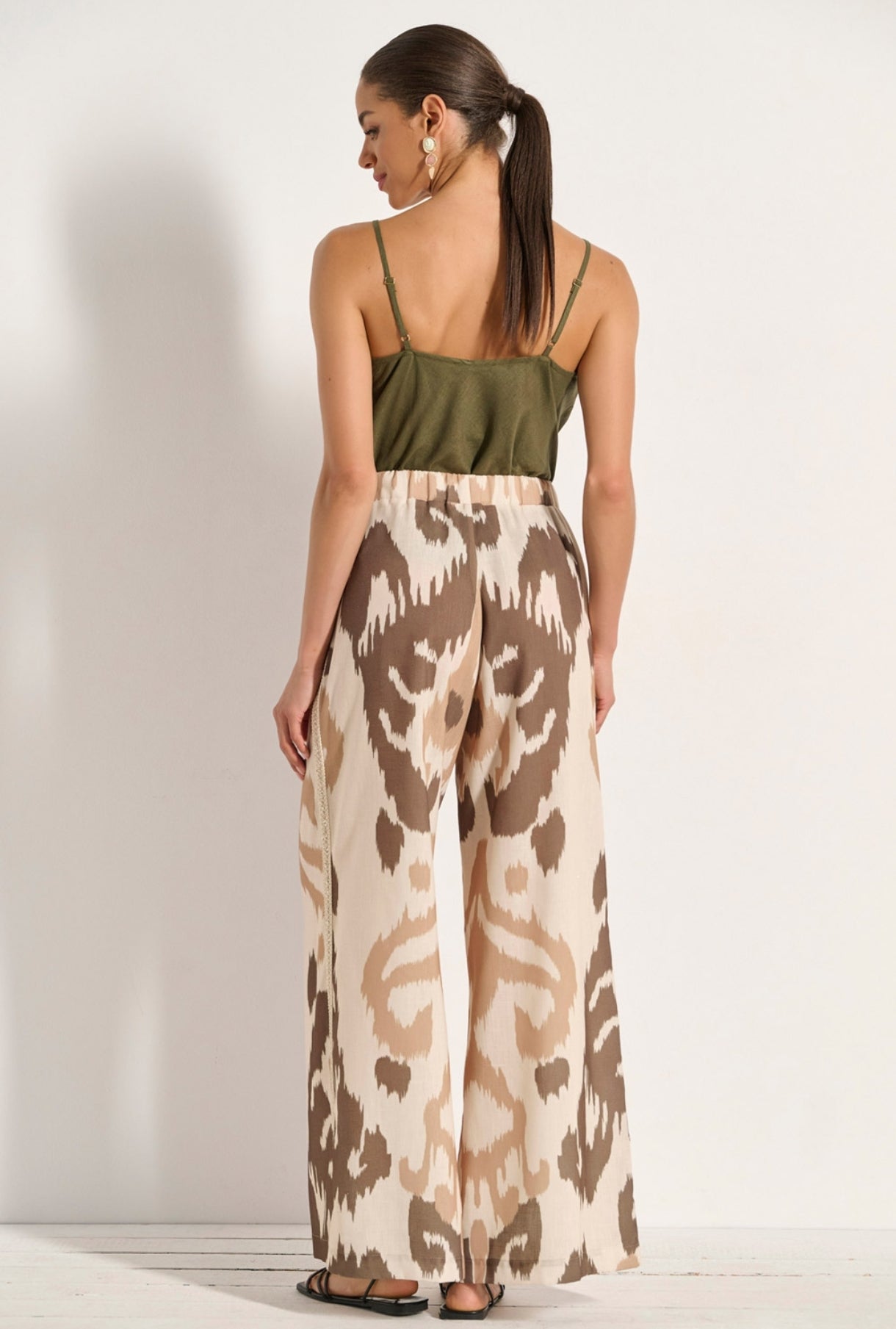 Wide-leg trousers