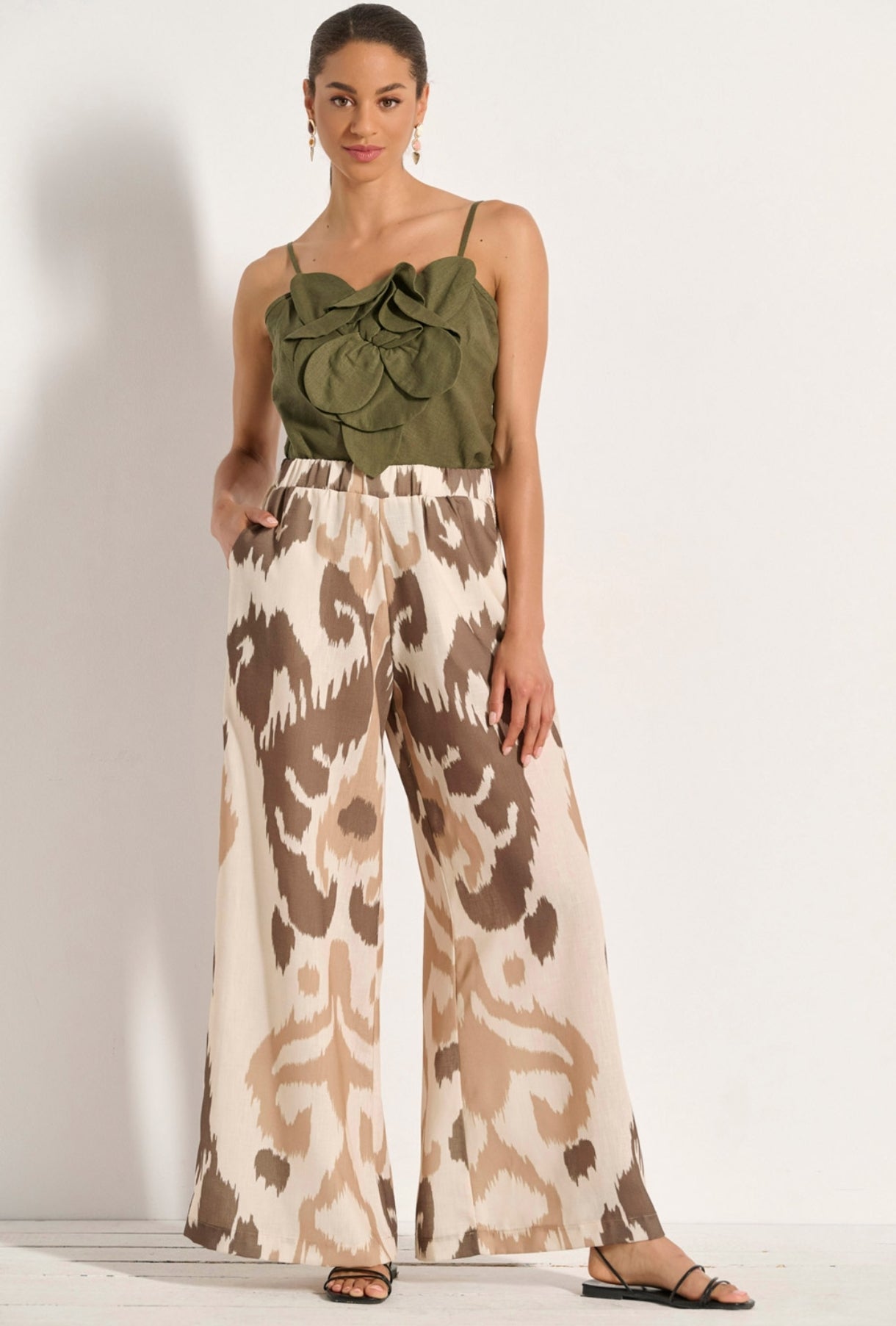 Wide-leg trousers