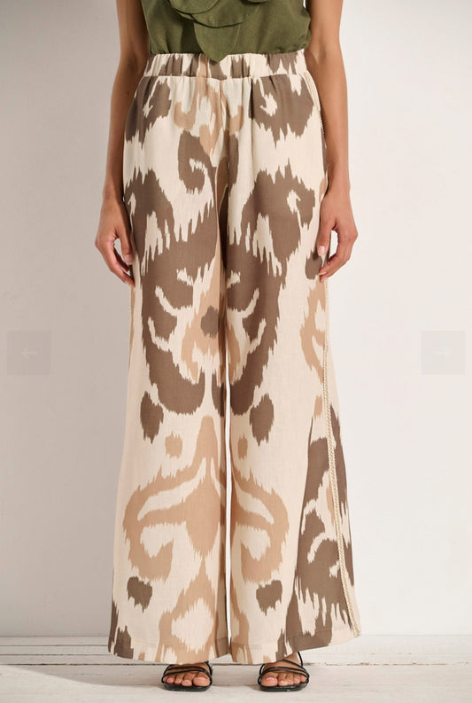 Wide-leg trousers
