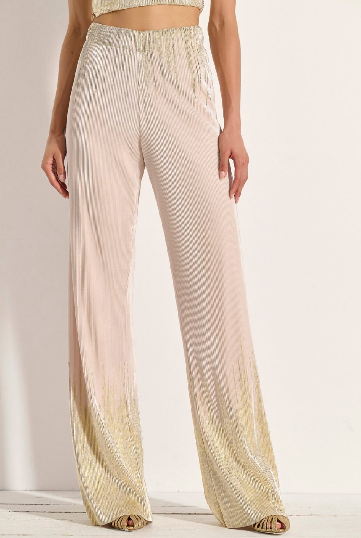 Wide-leg trousers