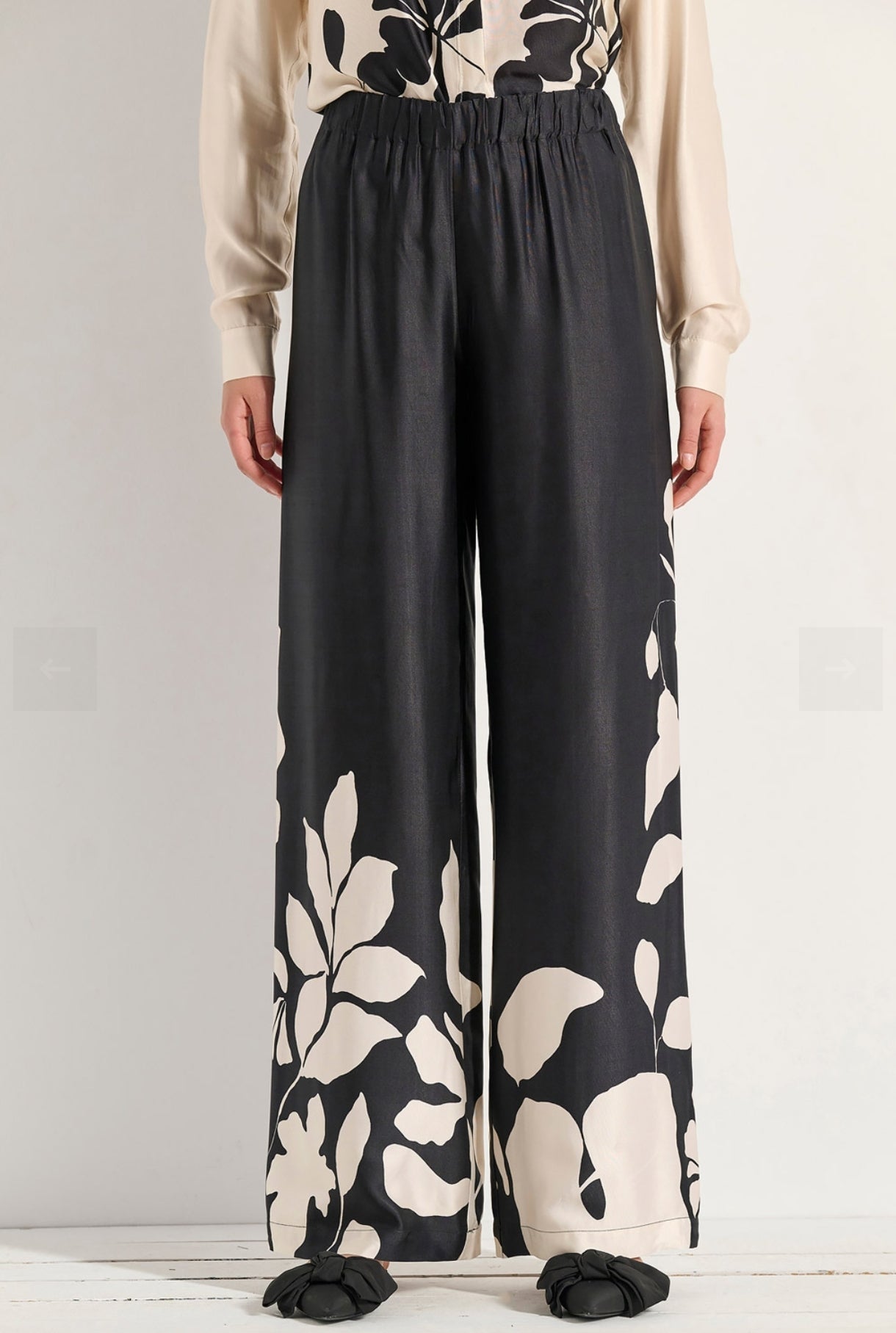 Wide-leg trousers