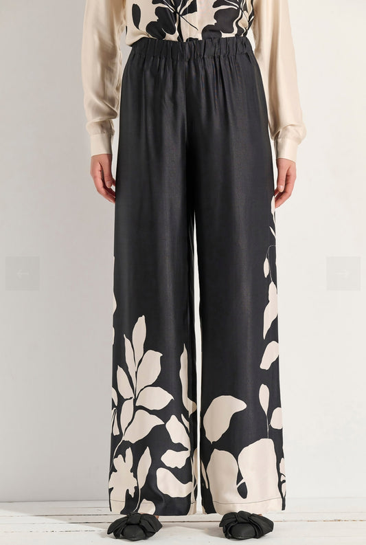 Wide-leg trousers