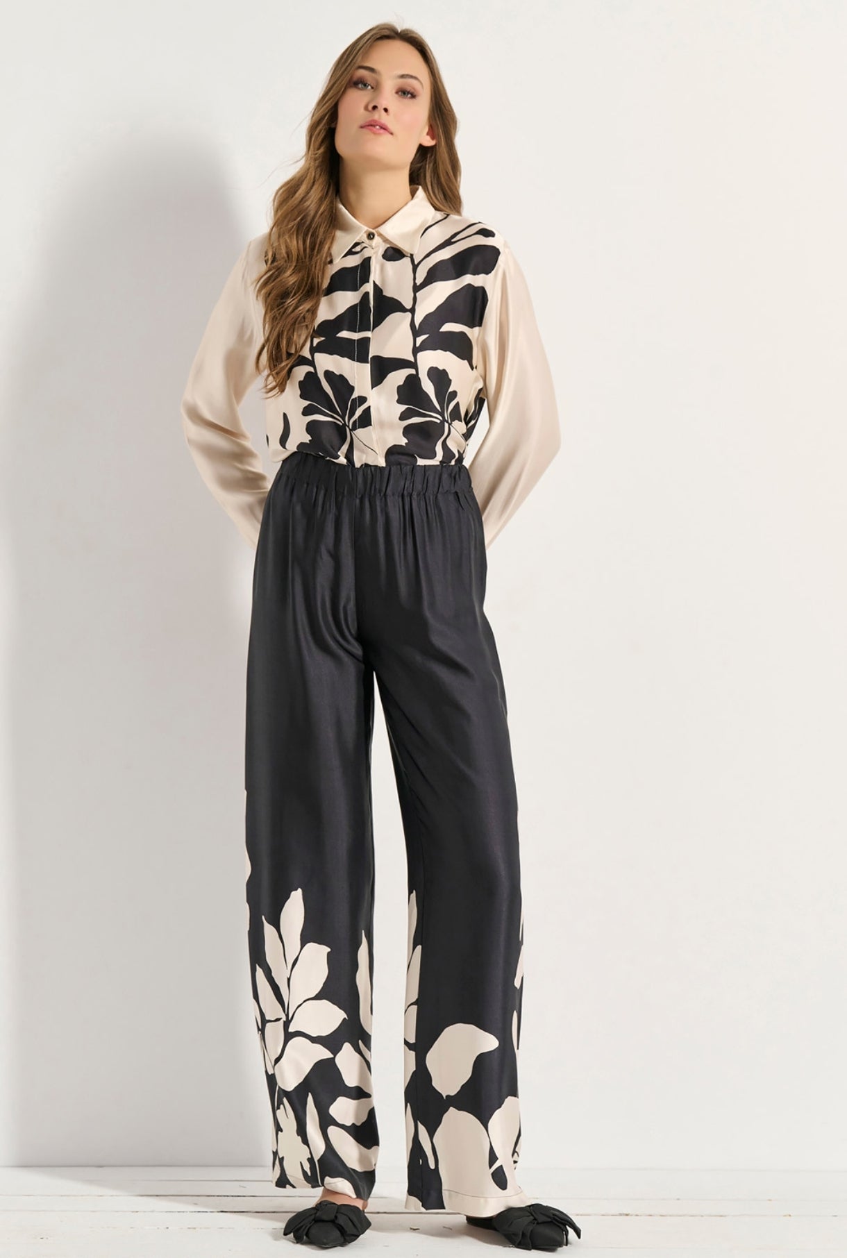 Wide-leg trousers