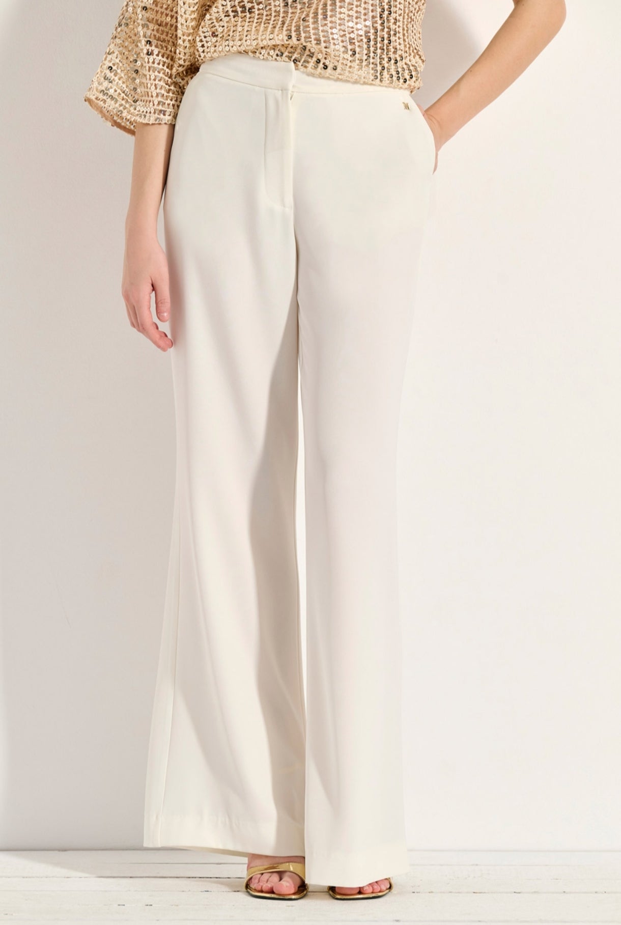 Wide-leg trousers
