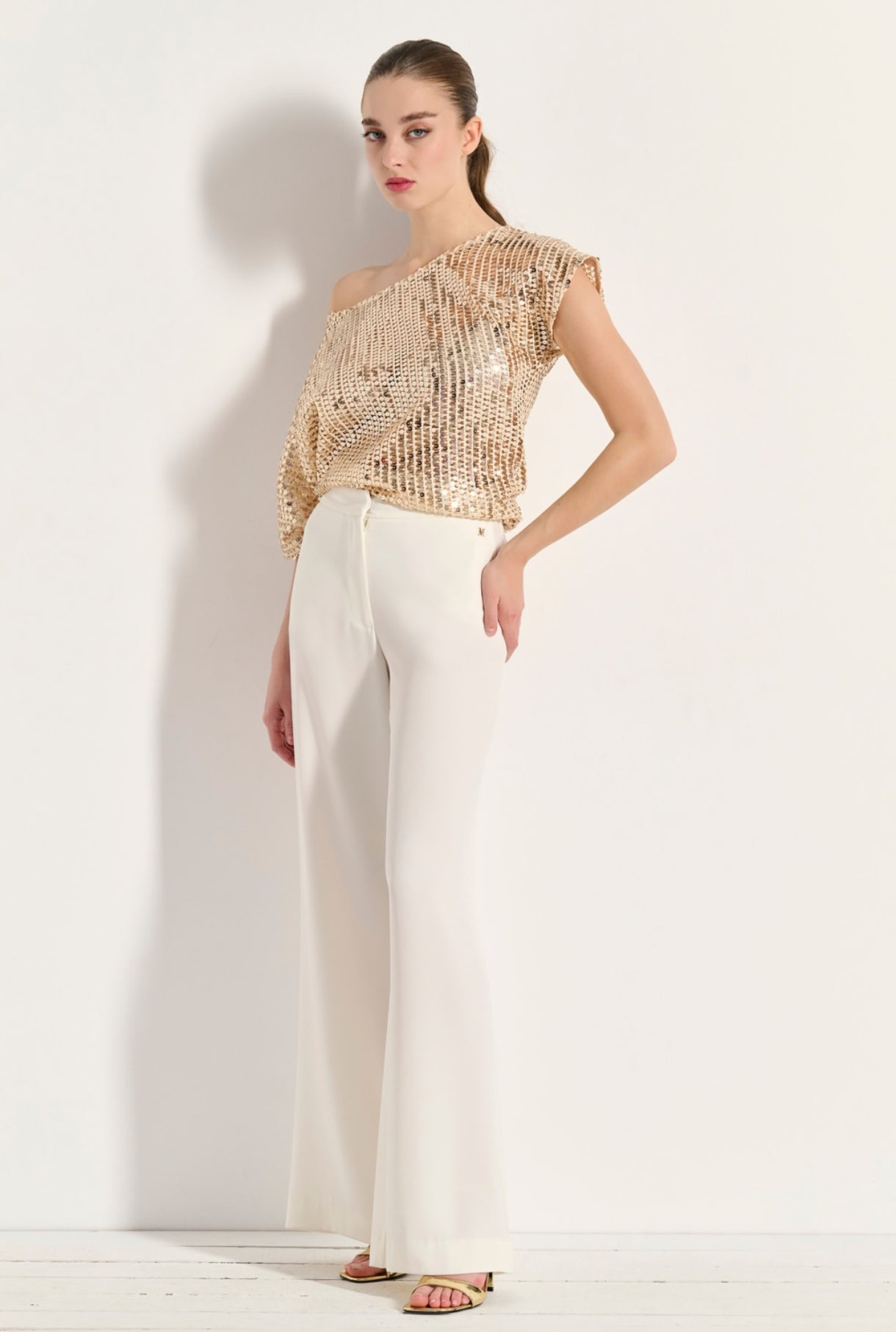 Wide-leg trousers