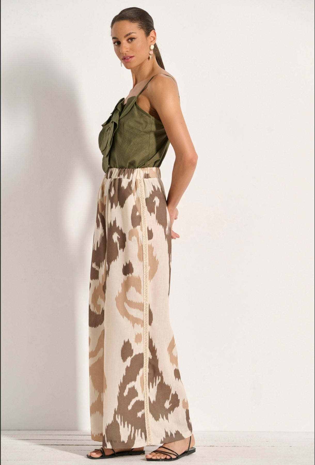 Wide-leg trousers